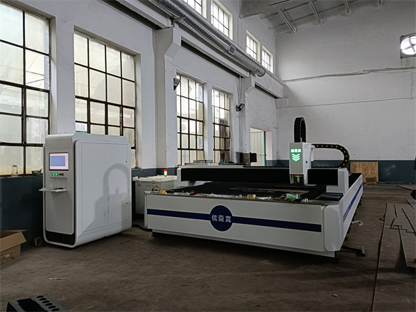 高功率數(shù)控激光切割機05