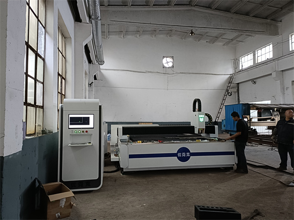 高功率數(shù)控激光切割機04